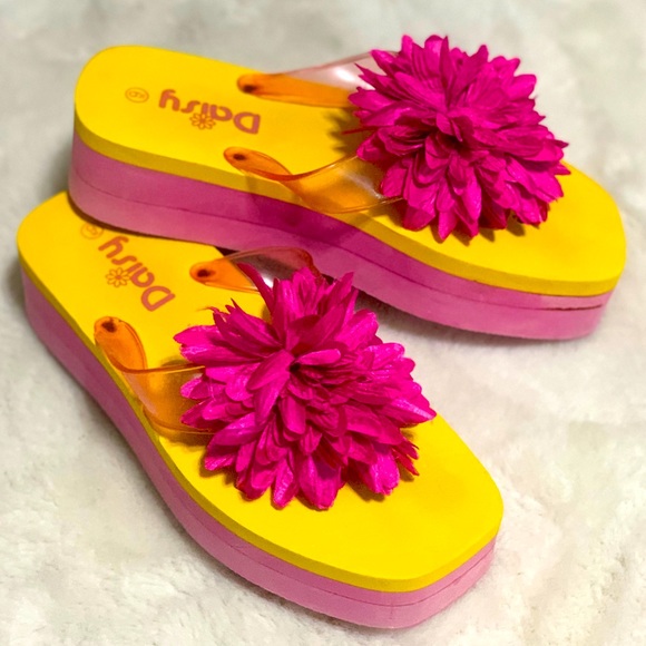 Daisy Shoes - Vintage women’s Platform wedge